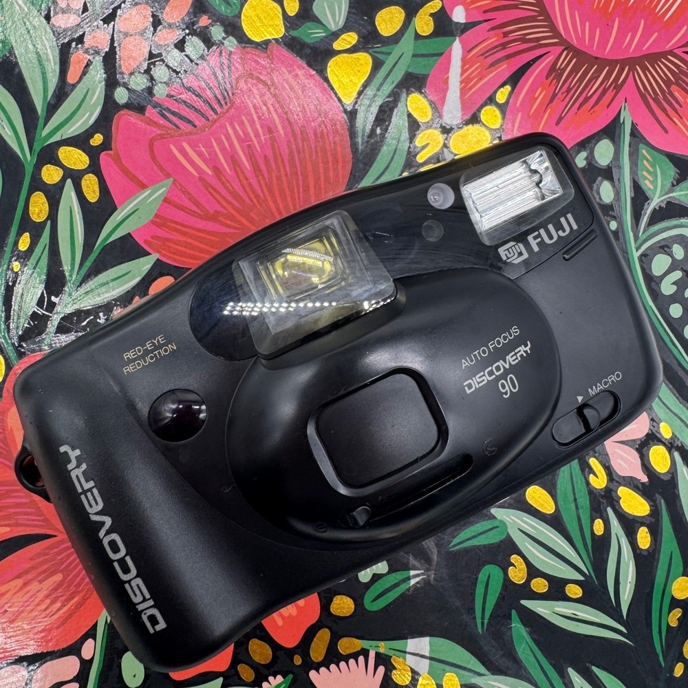 Fuji Discovery 90 Date 35mm Film Camera Auto Focus Macro Red-Eye Reduction Black